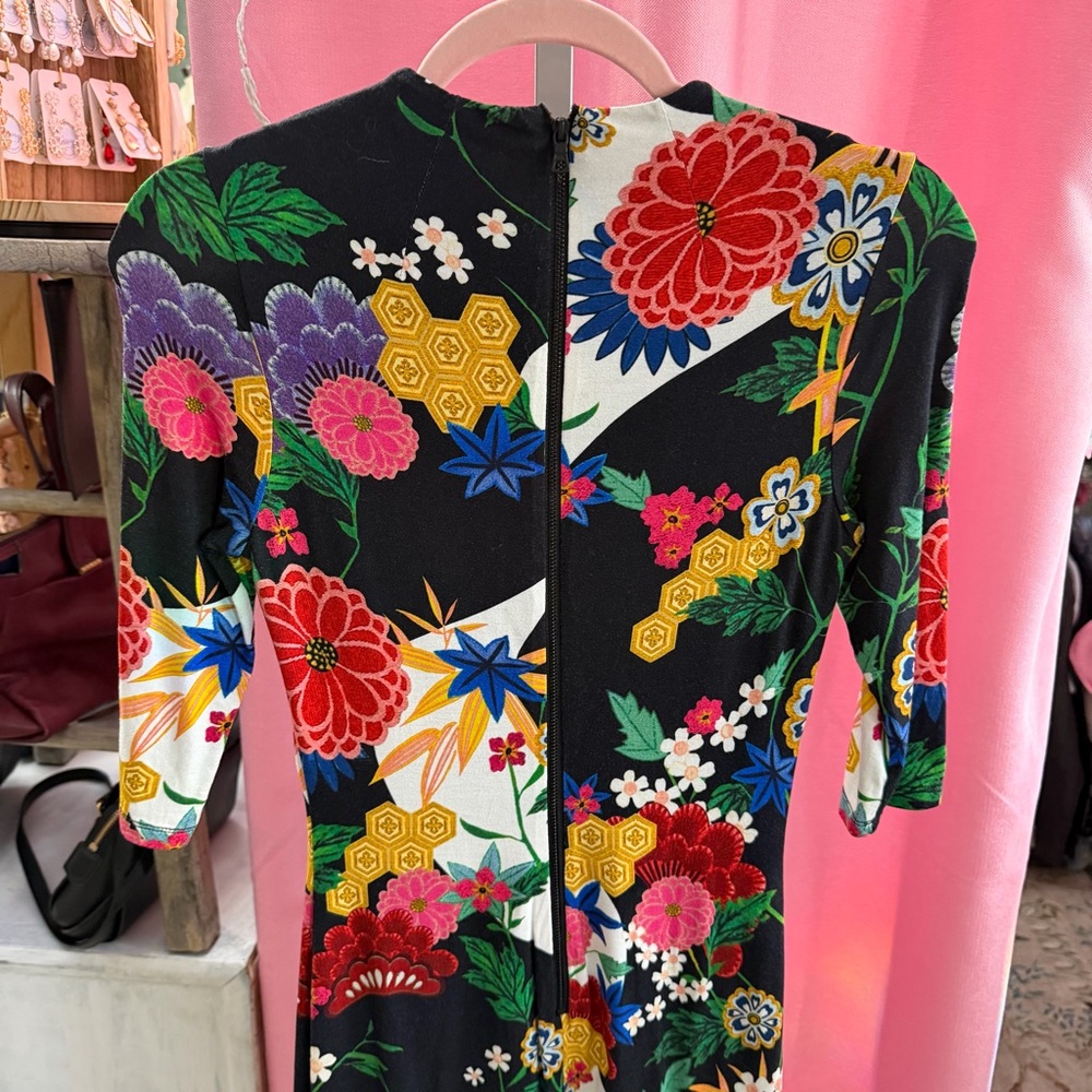 Alice & Olivia Bodycon Dress Size 2/Floral, Dopamine Bright, Feminine, Happy - Picture 4 of 5